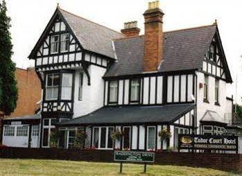 The Tudor Court Hotel 索利赫尔 外观 照片