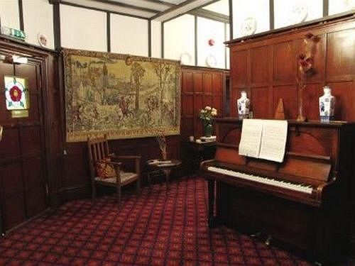 The Tudor Court Hotel 索利赫尔 外观 照片